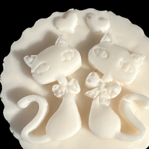 Cat 💕 Lovers Hand Crafted Soap - Goats Milk & Vanilla  - made to order - Picture 7 of 9